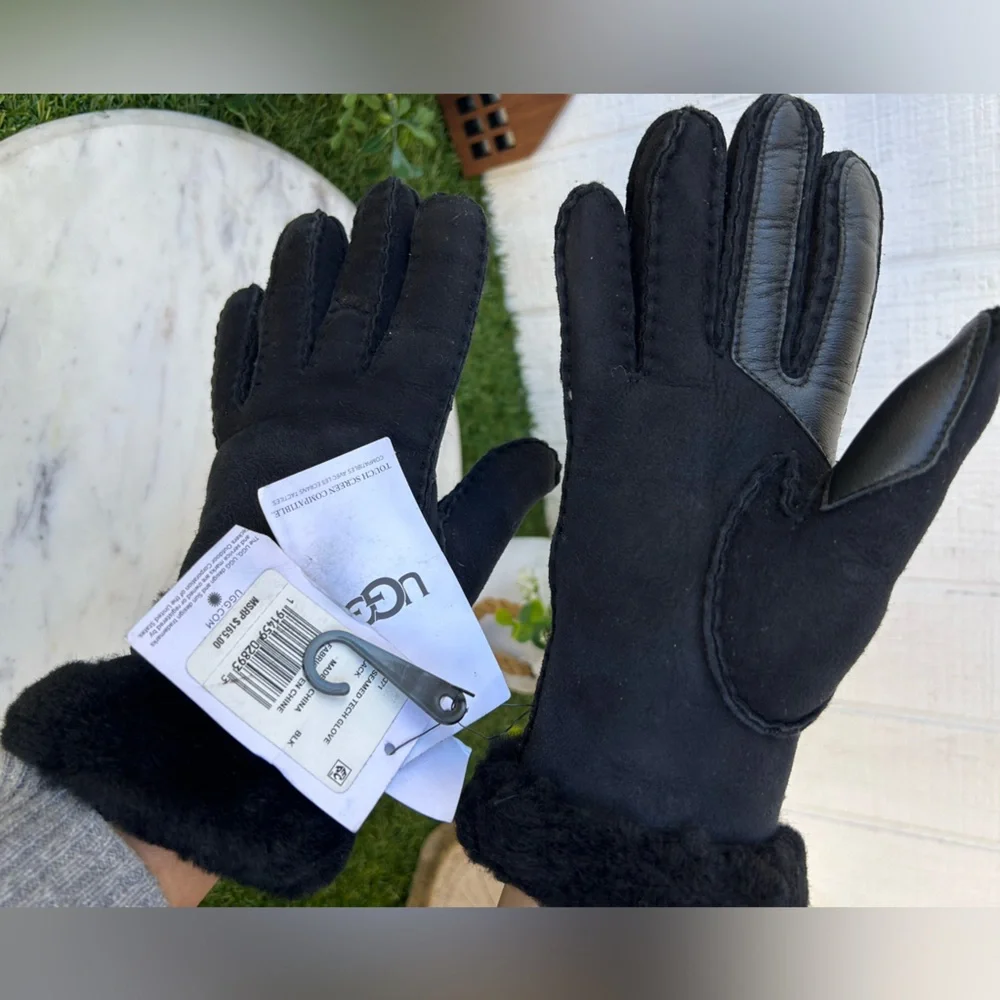 UGG Seamed Touchscreen Compatible Genuine Shearling Gloves black  $178 NEW